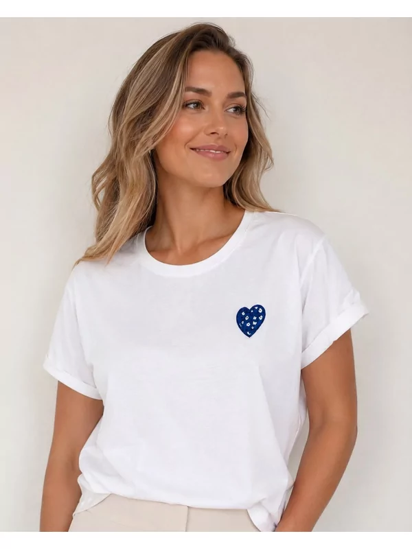 T-shirt wit met blauw hartje