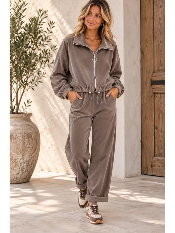 Ribfluweel vest en broek met elastiek in taupe
