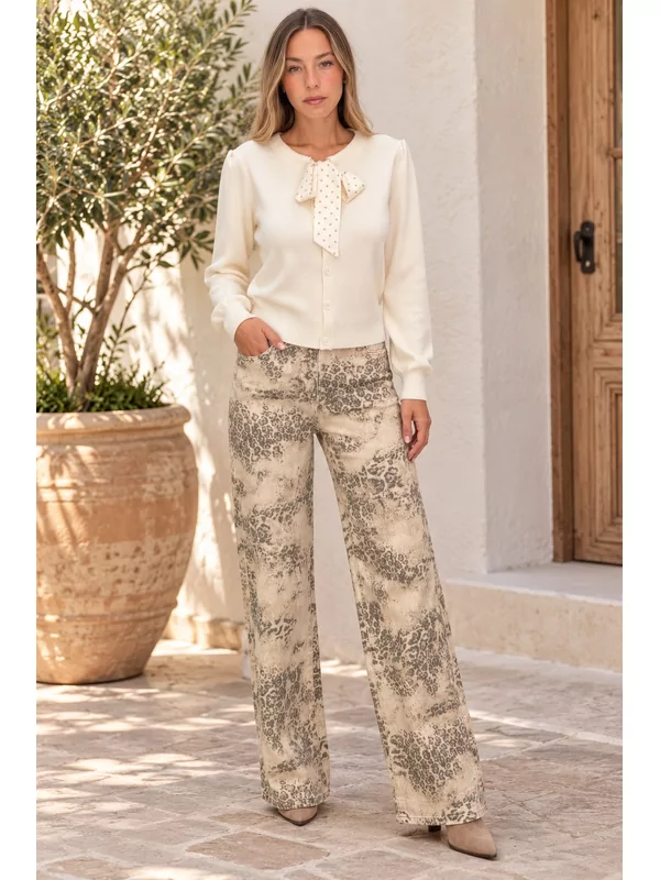 Wide leg jeans in leuke print
