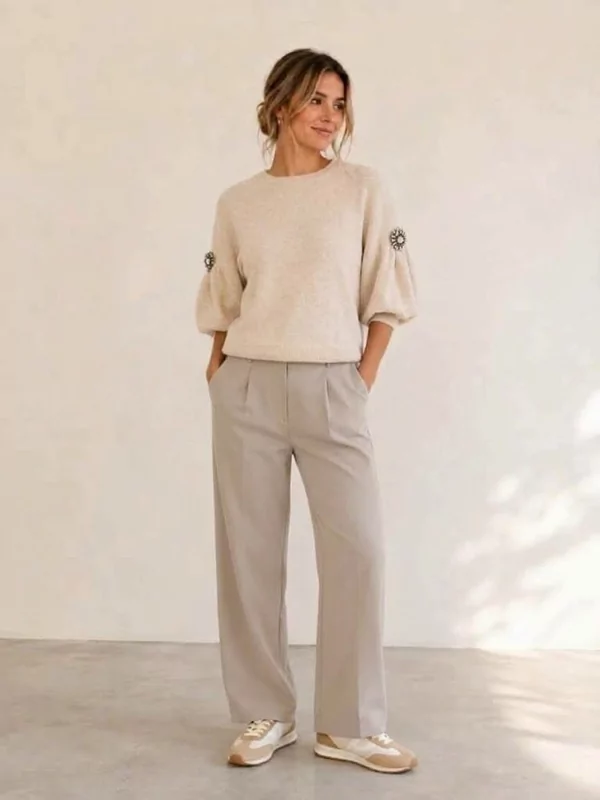 Pull met diamantjes op de mouw in ecru