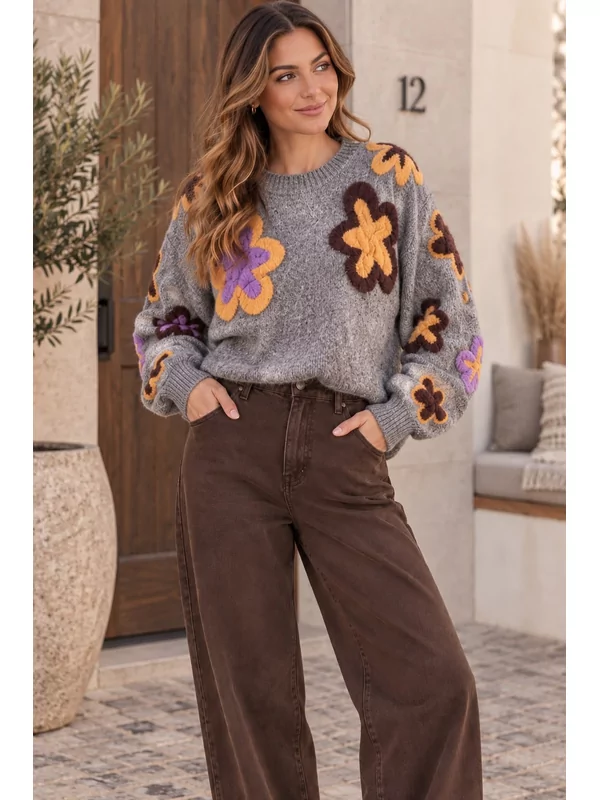 Pull met bloemen in bruin