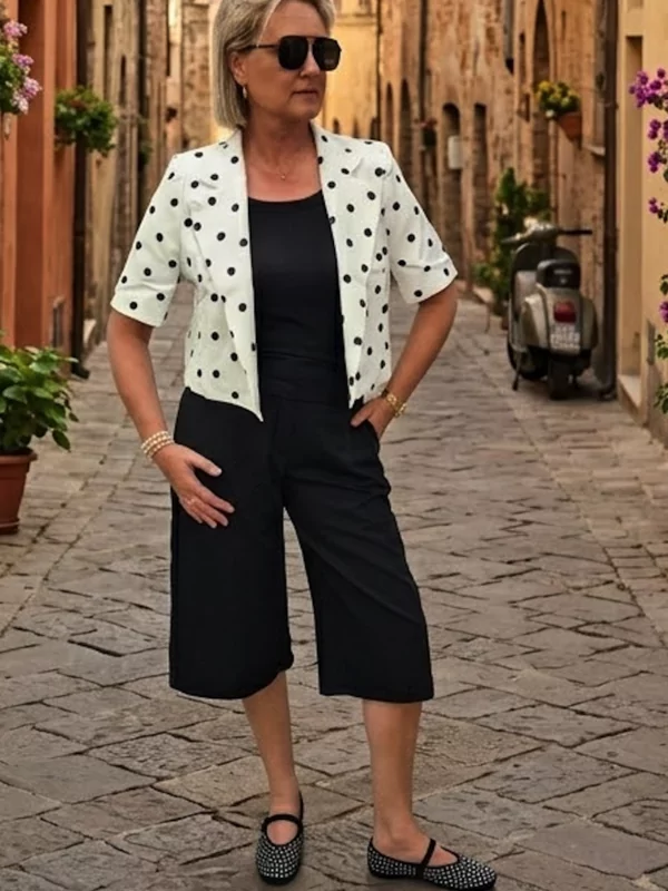 Vest in wit met zwart bolletjes