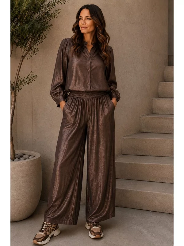 Glanzend hemdje in chocolate brown
