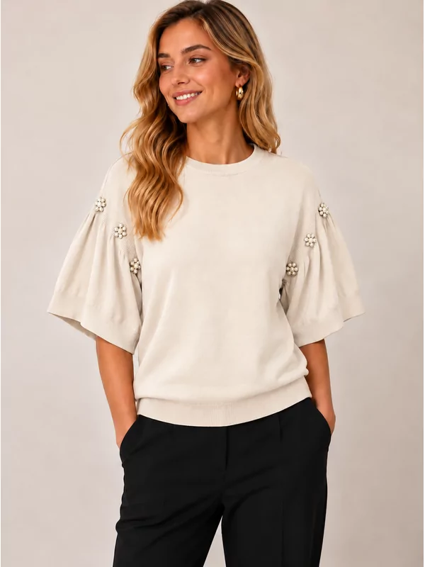 Dunne pull met diamantjes op de mouw in ecru