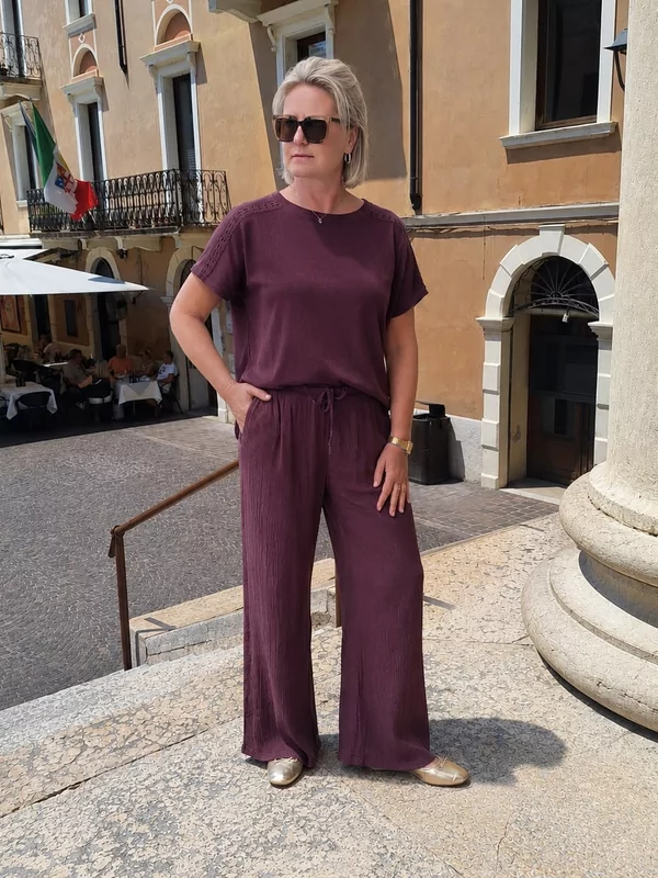 Broek only in burgundy